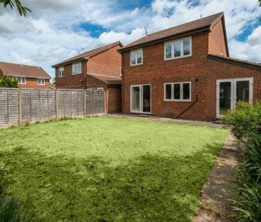 4 bedroom semi-detached house to rent - Photo 2