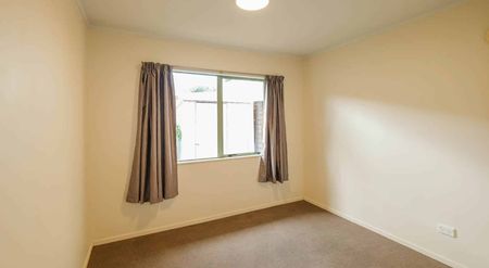 Attractive 2 bedroom unit in walking distance ... - Photo 2