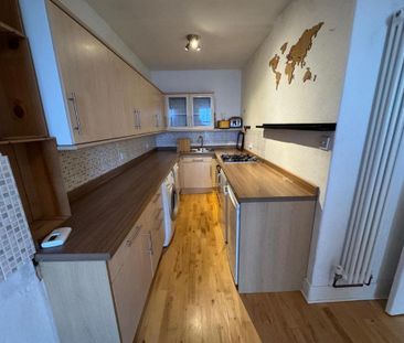 3 bedroom flat to rent - Photo 4