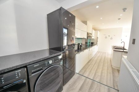 1 bedroom in a house share to rent - Photo 5