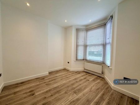 2 bedroom maisonette to rent - Photo 2