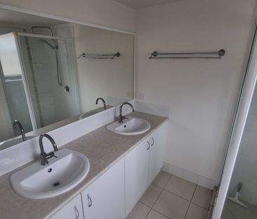 Renovated Comfort in a Convenient Mudgeeraba Location - Photo 3