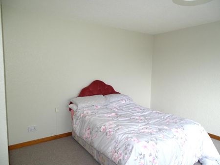 4 bedroom detached house to rent - Photo 3