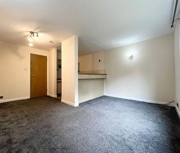 1 Bedroom Flat - Purpose Built To Let - Photo 3