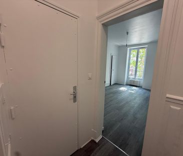 Location Appartement 3 pièces 61m² PARIS 18ème - Photo 4