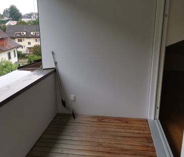 Charmante 1.5-Zimmer-Dachwohnung mit Balkon in Burgdorf - Foto 4