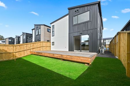 Enjoy easy living in the heart of Hamilton in this modern, two level, three bedroom home located within the Jacks Landing Community. - Photo 2