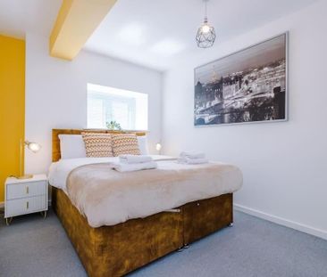 2 Bed Flat, Viaduct Road, LS4 - Photo 1