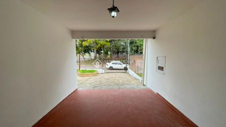 Casa com 2 quartos e 130m² para alugar em Jardim do Salso, Porto Alegre. - Foto 5