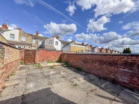 Alexandra Road, Wellingborough, NN8 - Photo 4