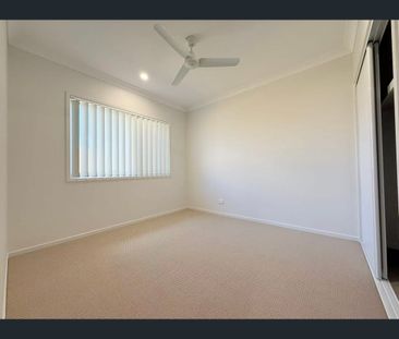 Welcome to your new home at 33 Sweetfern Drive, Logan Reserve QLD 4... - Photo 6