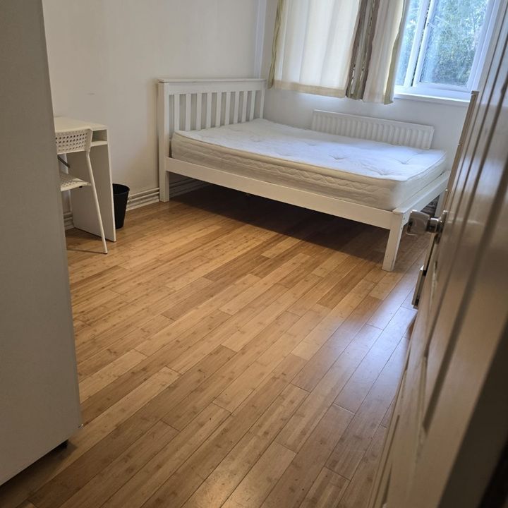 Room in a Shared House, Tildesley Road, SW15 - Photo 1