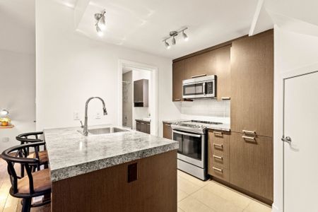 611 Rue Forbes, #206 - Photo 4