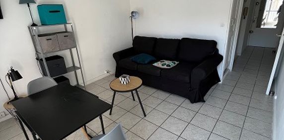 Location - Studio meublé de 20 m² avec balcon - Photo 2