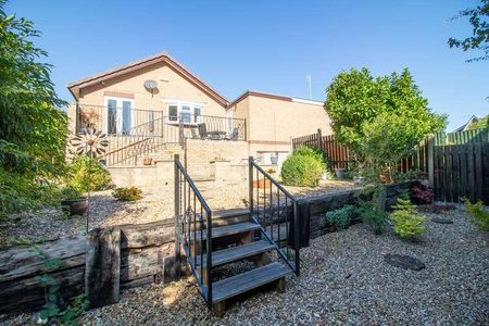 Cleeve Hill Gardens, Waterthorpe, S20 - Photo 4