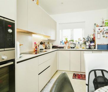 2 bedroom semi-detached house to rent - Photo 5
