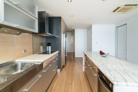 Condor Towers - Luxury Furnished City Living with Spectacular Swan River Views - Photo 5