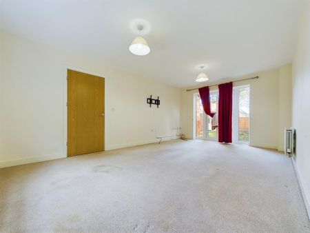 4 bedroom detached house to rent - Photo 2