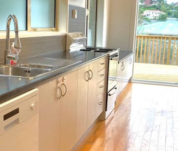 Charming Family Home in Bellevue - Photo 4