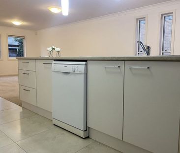 Modern & Spacious Townhouse in Prime Location - Photo 6