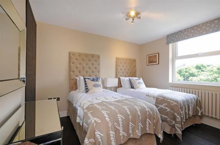 3 bedroom flat to rent - Photo 4