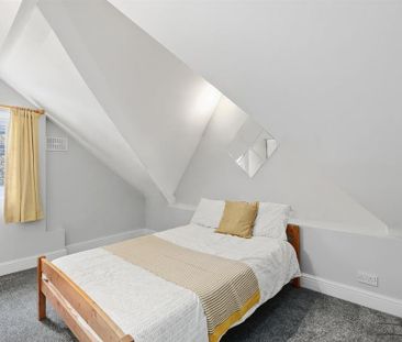 3 bedroom flat to rent - Photo 3