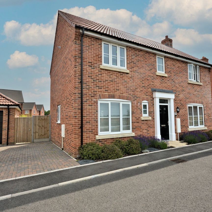 Horsford - Photo 1