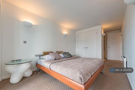 2 bedroom flat to rent - Photo 3