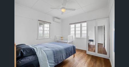 Charming Cottage Home - Photo 5