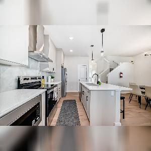 Fully Furnished 4 Bed 3 Bathroom Detached House Calgary - 1 MONTH FREE - Photo 5