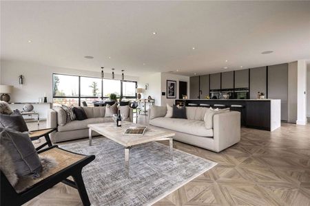 Beautifully designed, high specification, spacious detached contemporary family homes with an abundance of space and light. - Photo 2