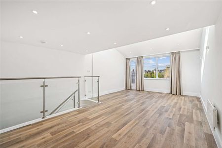 A newly refurbished light and spacious one bedroom apartment - Photo 5