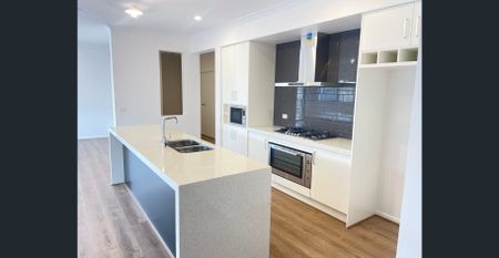 Family Home in Averley Estate- on Border of Pakenham East - Photo 2