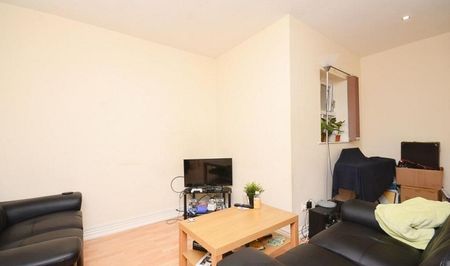 Modern 5-bedroom student property - Photo 2