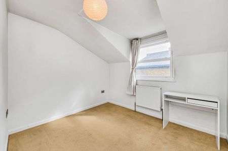 3 bedroom flat to rent - Photo 2