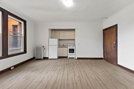 Granada Apartments - Photo 4