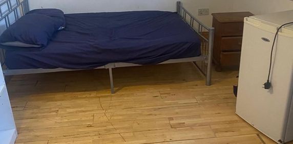 Room in a Shared House, Ilford, IG1 - Photo 2