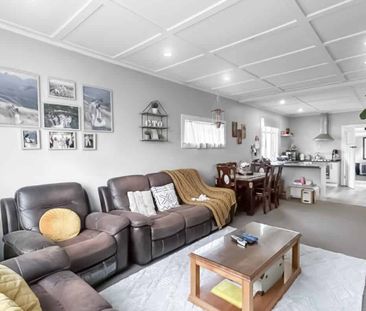 WHANGANUI EAST - 4 BEDROOMS - Photo 3