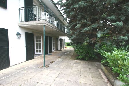 Appartement de 5 pièces au rez-de-chaussée avec jardin et terrasses - Photo 4