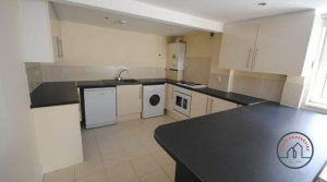 1 Beechwood Mount, Leeds, LS4 2NQ - Photo 3