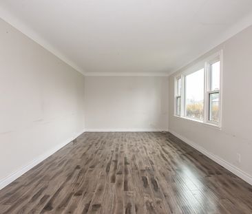 **SPACIOUS** 3 Bedroom Main Unit in the North End!! - Photo 1