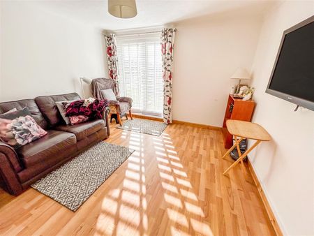 2 Bedroom Flat - Ground Floor - Photo 4