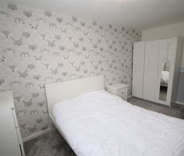 3 bedroom Semi-Detached House to let - Photo 6