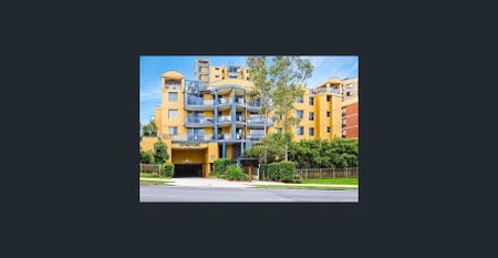 RENOVATED GENEROUS SIZE BOUTIQUE 2 BEDROOM APARTMENT WITH ENTERTAINING BALCONY - Photo 2