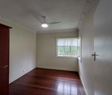 1 Newbolt Street, 4121, Holland Park Qld - Photo 3