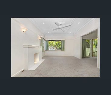 Cute Two-Bedroom Home on a Compact, Low-Maintenance Allotment - Photo 1