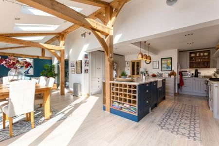 4 bedroom detached house to rent - Photo 2