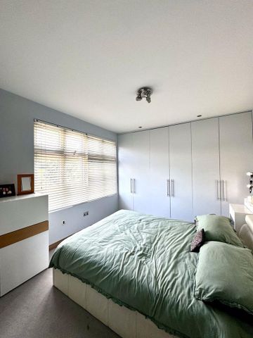 4 bedroom semi-detached house to rent - Photo 5