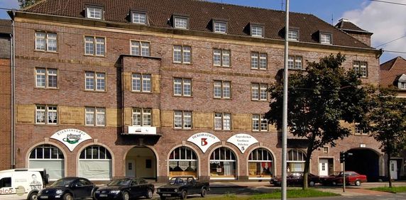 Für Junge und Junggebliebene. Tolle 2-Zimmer-Wohnung im 4. OG in Duisburg Ruhrort - Photo 2