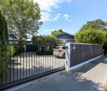 4 Bedrooms – Double Glazed – Great School Zones! - Photo 1